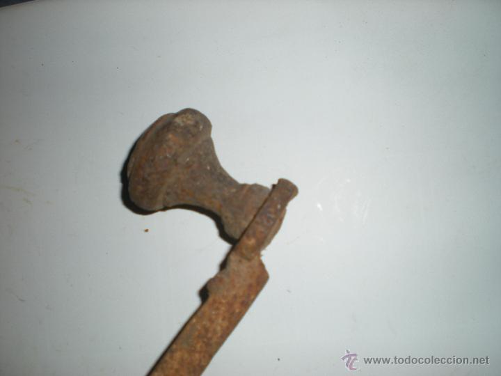 Antig&uuml;edades: Herraje puerta 30x10cm - Foto 2