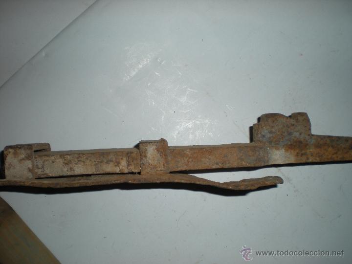 Antig&uuml;edades: Herraje puerta 30x10cm - Foto 3