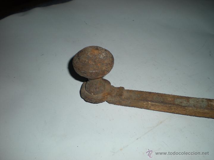Antig&uuml;edades: Herraje puerta 30x10cm - Foto 6