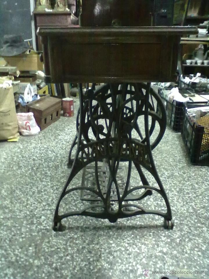 Antig&uuml;edades: NAUMANN MAQUINA DE COSER DE LANZADERA - Foto 3