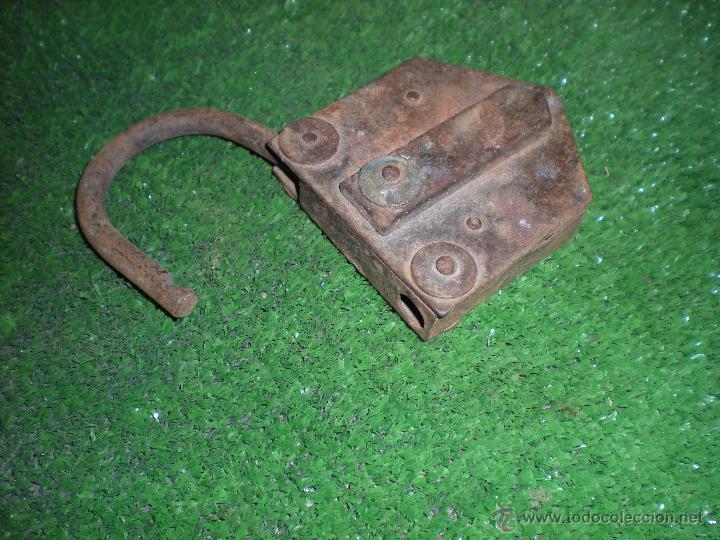 Antig&uuml;edades: Candado medidas 13x8x2cm - Foto 2