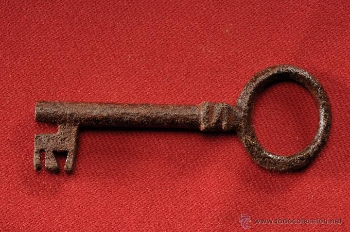 Antig&uuml;edades: ANTIGUA LLAVE EN HIERRO FORJADO - Foto 1