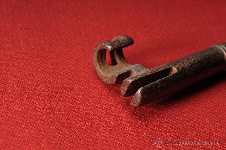 Antig&uuml;edades: ANTIGUA LLAVE EN HIERRO FORJADO - Foto 3