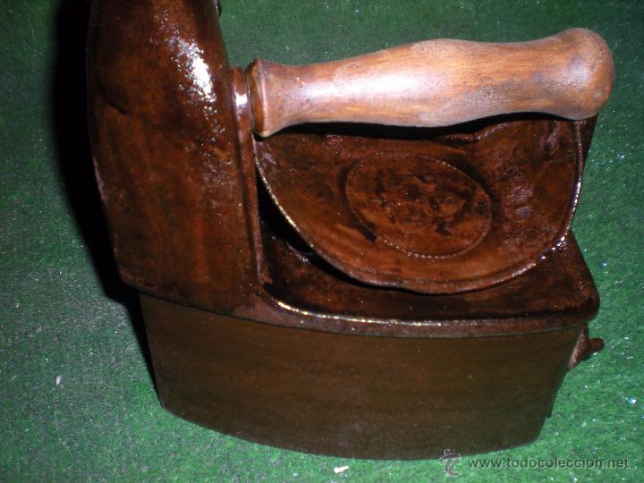 Antig&uuml;edades: Plancha carb&oacute;n mango de madera 22x10x20cm - Foto 4