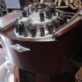 Henry Colomer Antigua máquina para permanentes años 30 art deco cedro