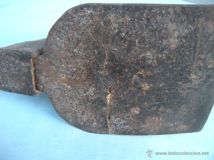 Antig&uuml;edades: ANTIGUA AZUELA REPARADA FORJA - Foto 3