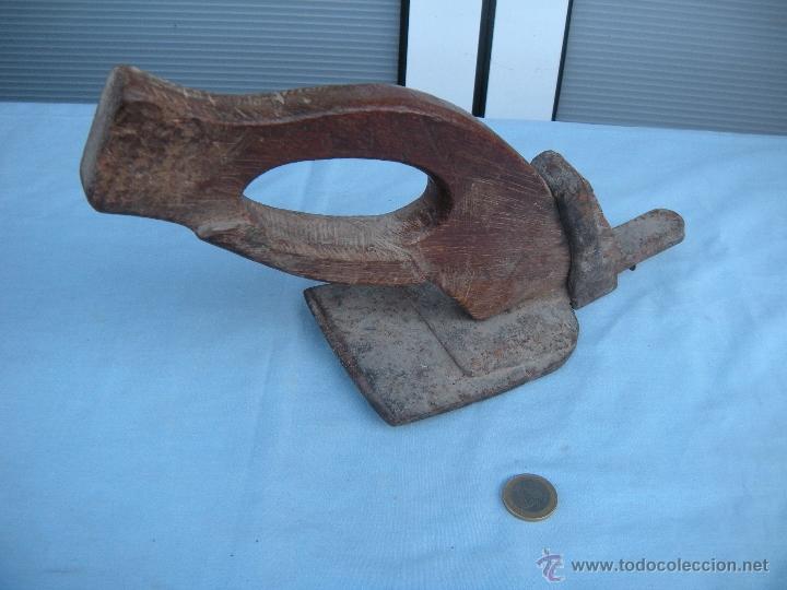 Antig&uuml;edades: ANTIGUA AZUELA REPARADA FORJA - Foto 6