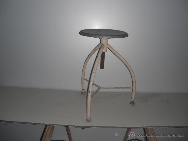 Antig&uuml;edades: BANQUETA CONSULTA MEDICA - Foto 3
