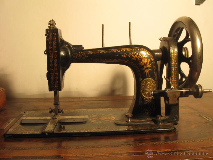 Antig&uuml;edades: M&aacute;quina de coser pieza &uacute;nica - Foto 3