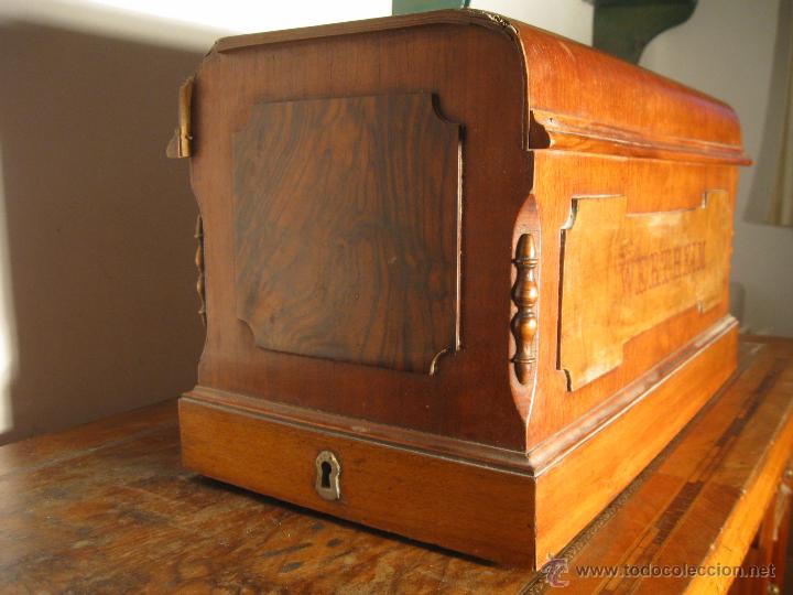 Antig&uuml;edades: M&aacute;quina de coser pieza &uacute;nica - Foto 11