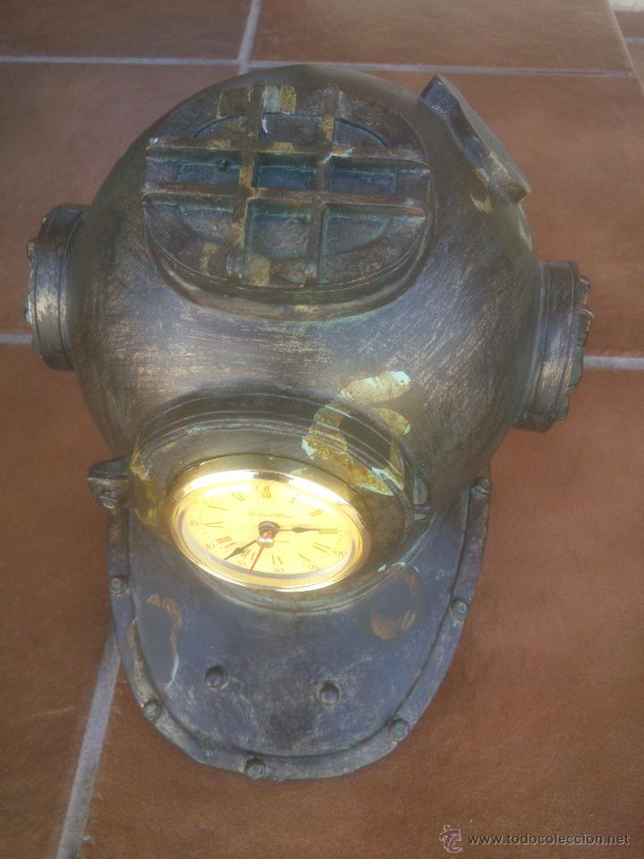 Antig&uuml;edades: ESCAFANDRA EN RESINA CON RELOJ - Foto 1