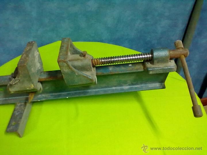 Antig&uuml;edades: TORNILLO GATO SARGENTO DE MESA EN HIERRO - Foto 4