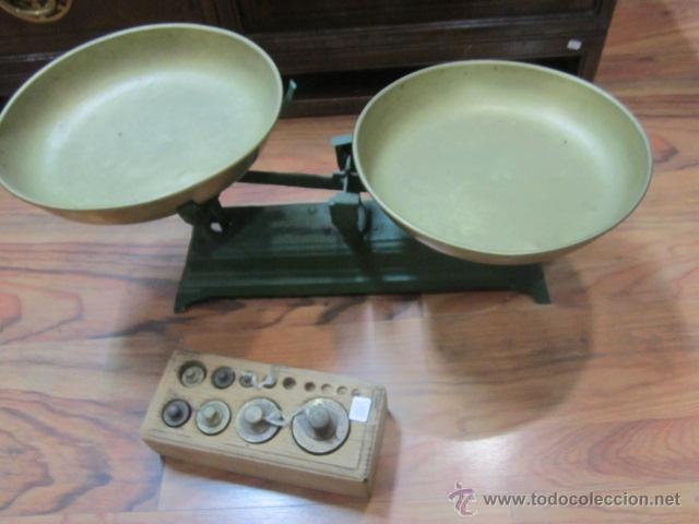 Antig&uuml;edades: B&aacute;scula con juego de pesas incompleto. - Foto 1