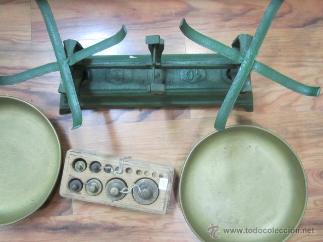Antig&uuml;edades: B&aacute;scula con juego de pesas incompleto. - Foto 2
