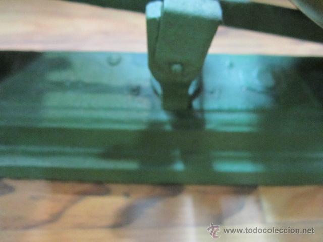 Antig&uuml;edades: B&aacute;scula con juego de pesas incompleto. - Foto 3