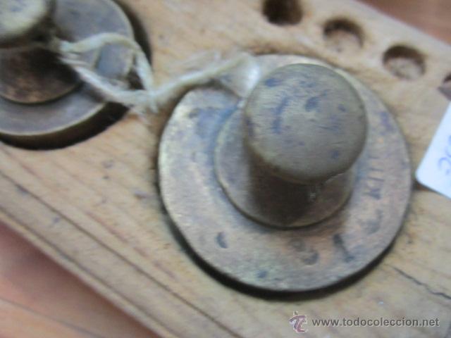 Antig&uuml;edades: B&aacute;scula con juego de pesas incompleto. - Foto 6