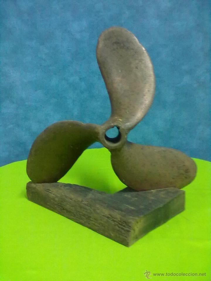 Antig&uuml;edades: HELICE BRONCE SOBRE BASE ROBLE - Foto 3
