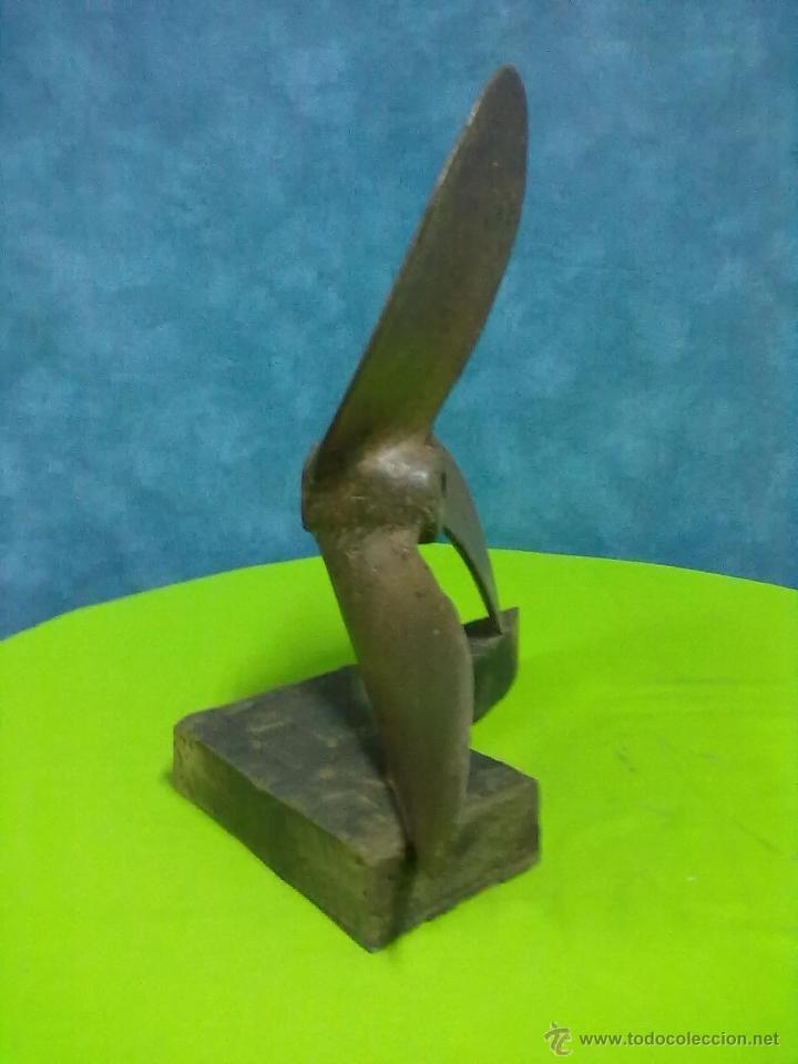 Antig&uuml;edades: HELICE BRONCE SOBRE BASE ROBLE - Foto 4