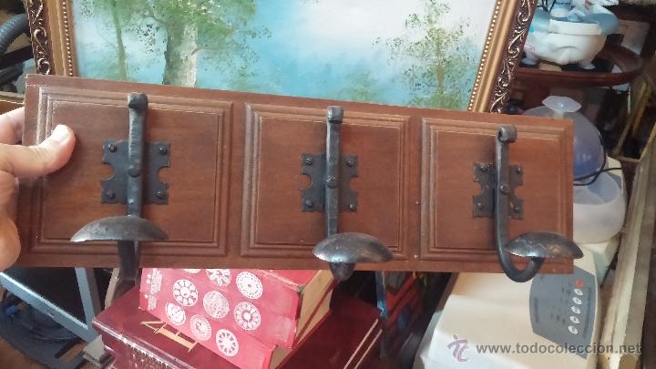 Antig&uuml;edades: Antiguo perchero en madera y forja - Foto 4