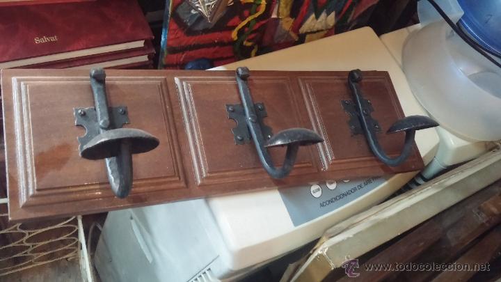 Antig&uuml;edades: Antiguo perchero en madera y forja - Foto 8