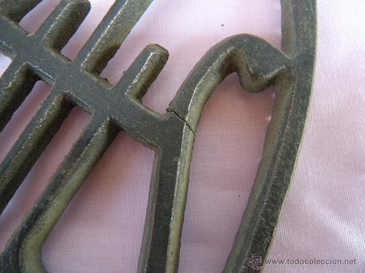 Antig&uuml;edades: ANTIGUO PIE DE PLANCHA CON LIRA - Foto 2