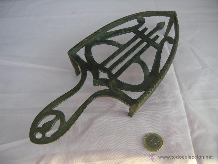 Antig&uuml;edades: ANTIGUO PIE DE PLANCHA CON LIRA - Foto 4