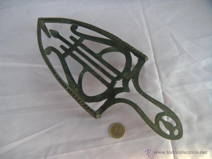 Antig&uuml;edades: ANTIGUO PIE DE PLANCHA CON LIRA - Foto 5