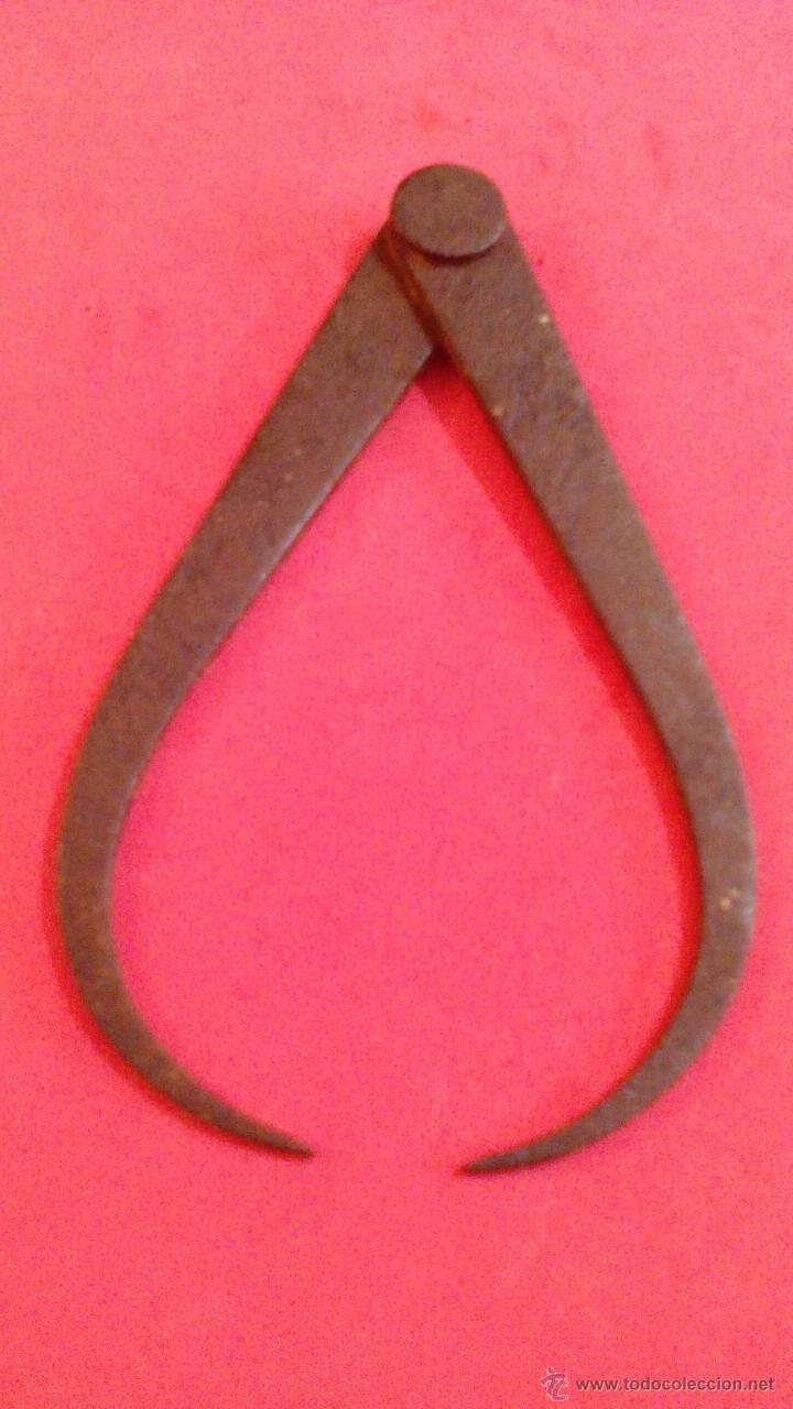 Antig&uuml;edades: ANTIGUO COMPAS DE HIERRO, 13&acute;5 CM DE ALTO - Foto 1