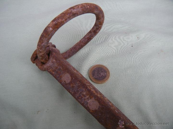 Antig&uuml;edades: ANTIGUO CLAVO DE FORJA CON ANILLA. - Foto 2