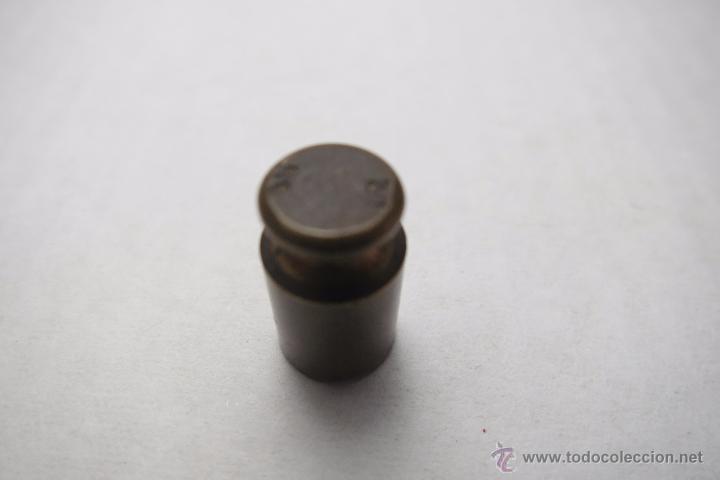 Antig&uuml;edades: pesa de 5 gramos - Foto 1