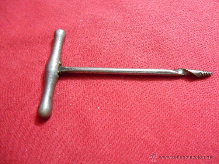 Antig&uuml;edades: ANTIGUO BERBIQUI METALICO DE CARPINTERO - Foto 1