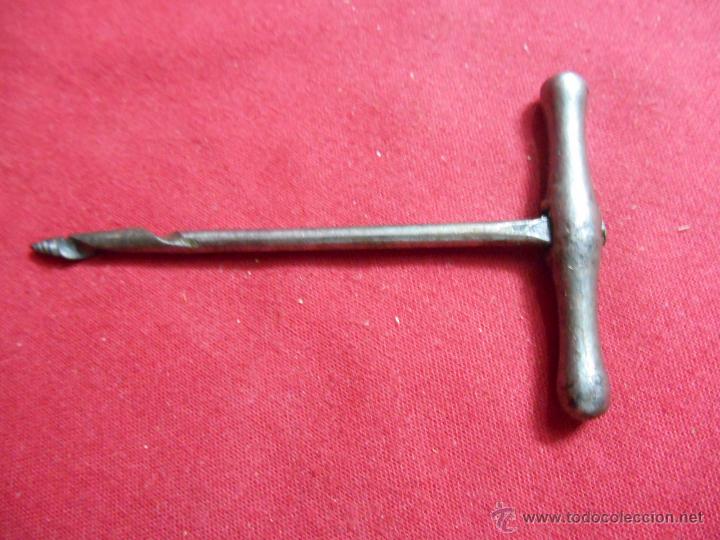 Antig&uuml;edades: ANTIGUO BERBIQUI METALICO DE CARPINTERO - Foto 2