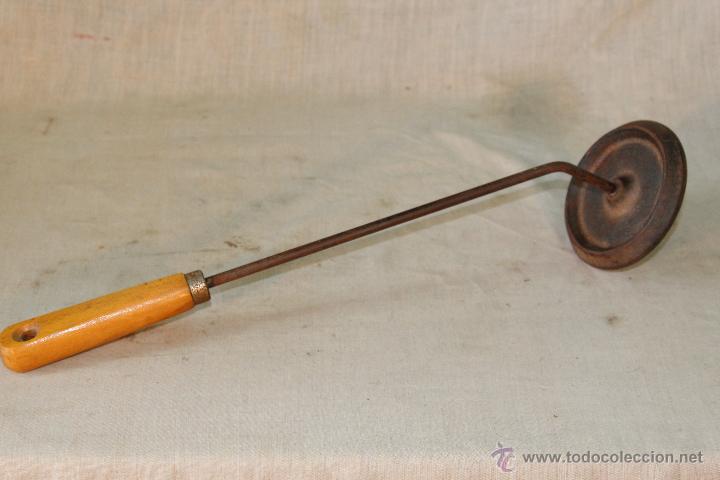 Antig&uuml;edades: PLANCHA ANTIGUA DE HIERRO CON MANGO DE MADERA - Foto 1