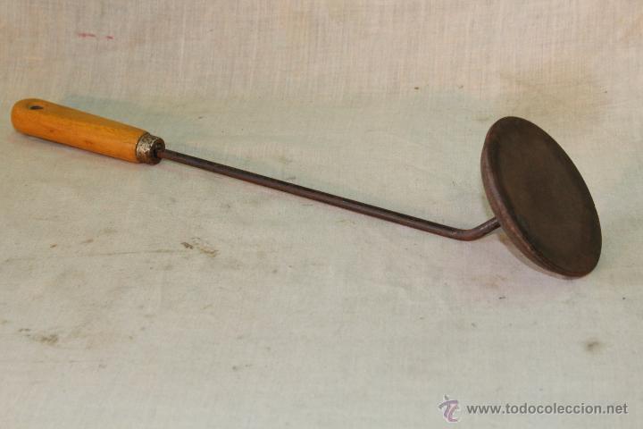 Antig&uuml;edades: PLANCHA ANTIGUA DE HIERRO CON MANGO DE MADERA - Foto 3