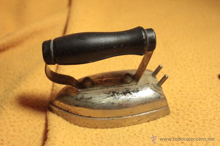 Antig&uuml;edades: peque&ntilde;a plancha electrica, 10cm - Foto 2