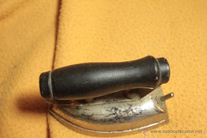 Antig&uuml;edades: peque&ntilde;a plancha electrica, 10cm - Foto 4