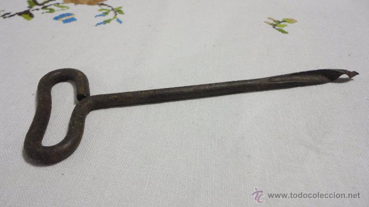 Antig&uuml;edades: ANTIGUO TALADRO MANUAL EN HIERRO. - Foto 1