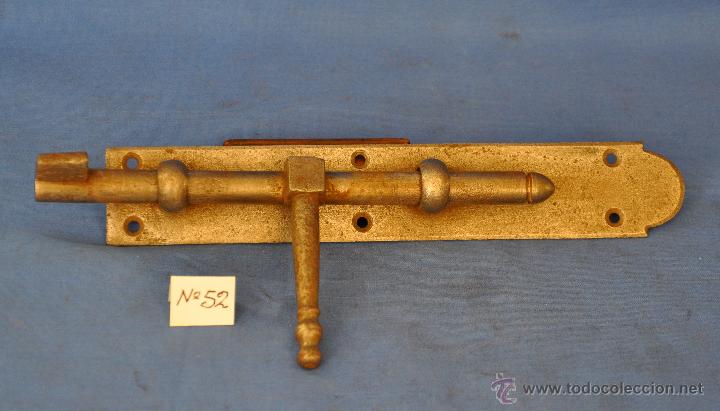 Antig&uuml;edades: Pestillo o cerrojo antiguo de forja de 21 cms. - Foto 2
