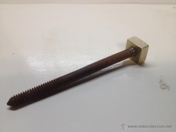 Antig&uuml;edades: ANTIGUO TORNILLO CON CABEZA DE LATON (A) - Foto 1
