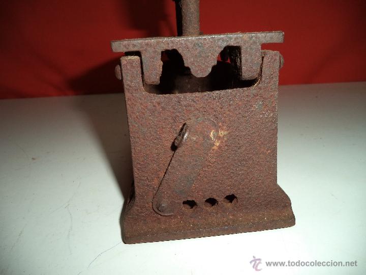 Antig&uuml;edades: ANTIGUA PLANCHA DE CARBON - Foto 3
