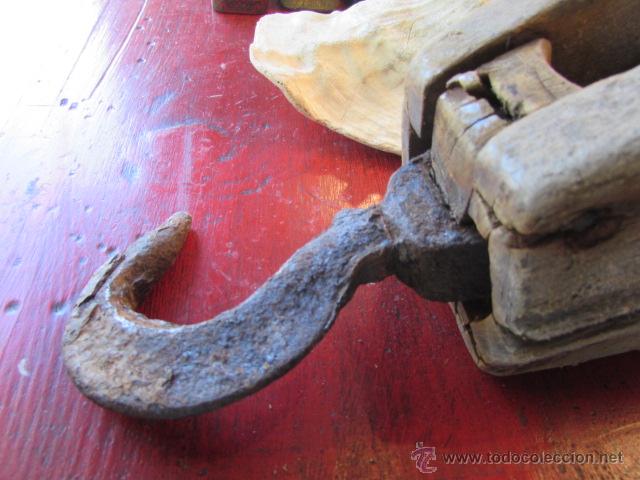 Antig&uuml;edades: ANTIGUA PASTECA DE BARCO DE MADERA Y HIERRO - Foto 2