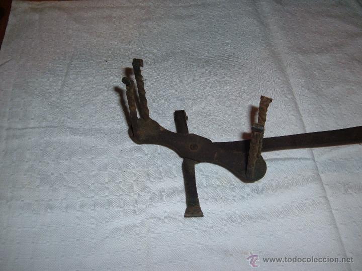 Antig&uuml;edades: Antiguo Tridente en Hierro para tostadas 47,5cm - Foto 2