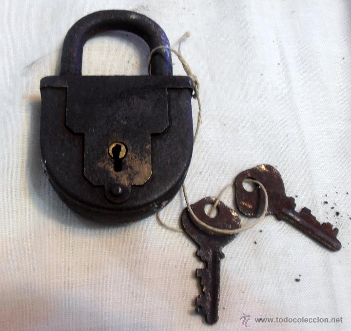 Antig&uuml;edades: CANDADO MUY ANTIGUO, CON LLAVES - Foto 2