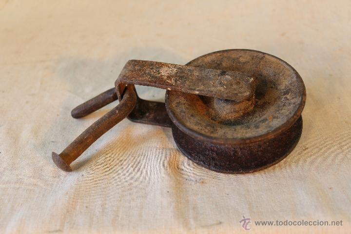 Antig&uuml;edades: carrucha en hierro de forja - Foto 2