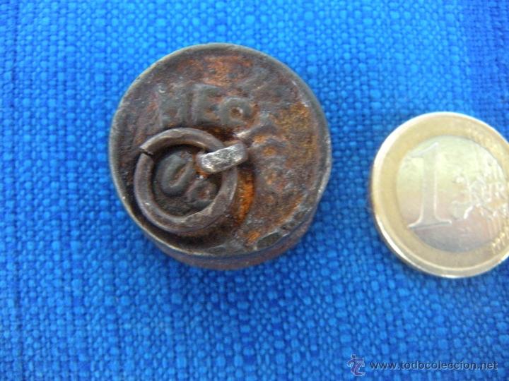 Antig&uuml;edades: ANTIGUA PESA DE HIERRO 50 GRAMOS - Foto 4