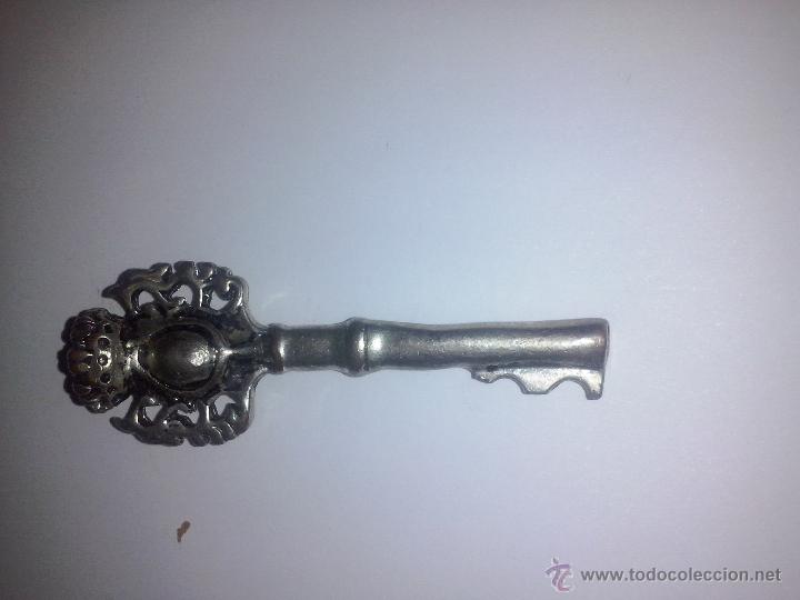 Antig&uuml;edades: Rara llave con corona mide 5.5 cms - Foto 1