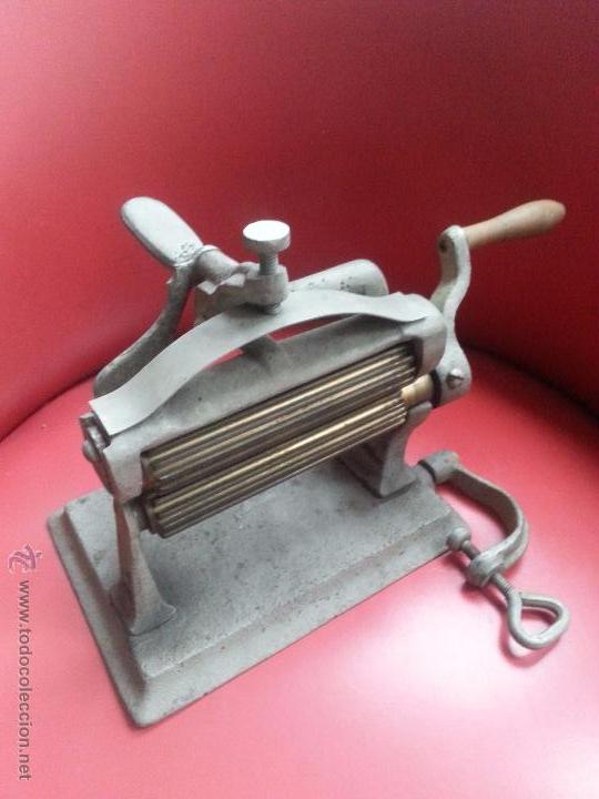 Antig&uuml;edades: PLISADORA.LAMINADORA. - Foto 1
