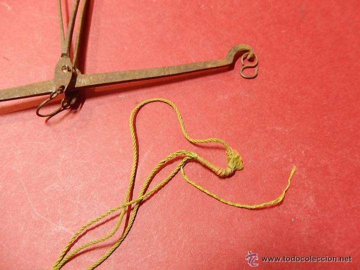 Antig&uuml;edades: ANTIGUA BALANZA CON SIETE PESAS. - Foto 5
