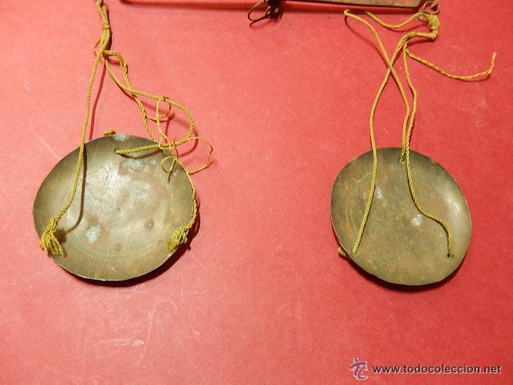 Antig&uuml;edades: ANTIGUA BALANZA CON SIETE PESAS. - Foto 7