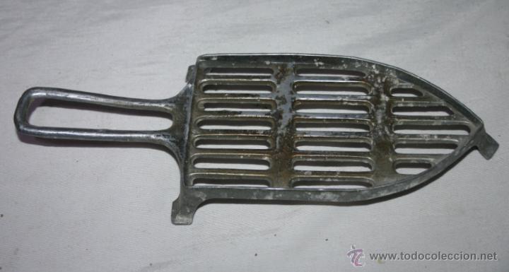 Antig&uuml;edades: ANTIGUO PIE DE PLANCHA DE ALUMINIO - Foto 1